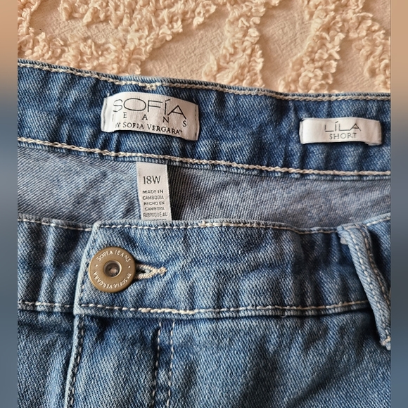 Sofia Vergara denim shorts size 18W Lila - Picture 2 of 3